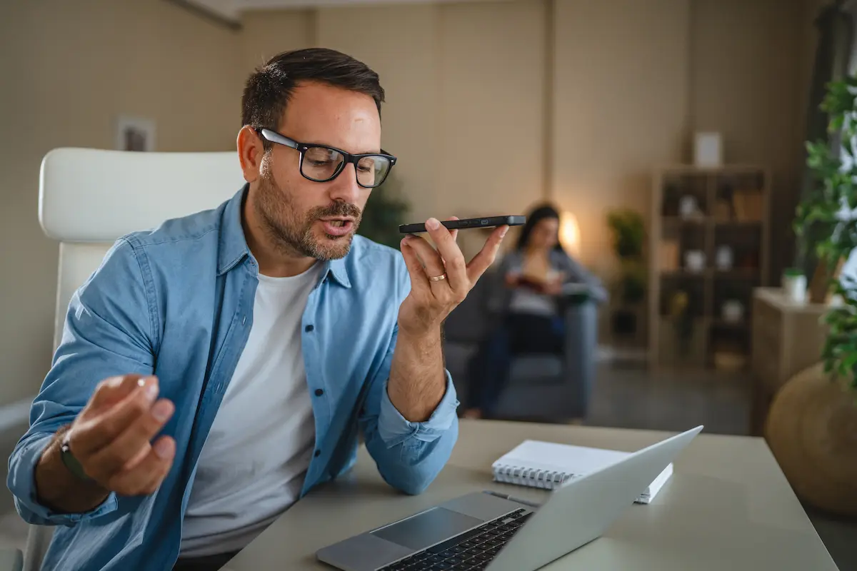 Lancer un side business : comment quitter son emploi sans risque ?