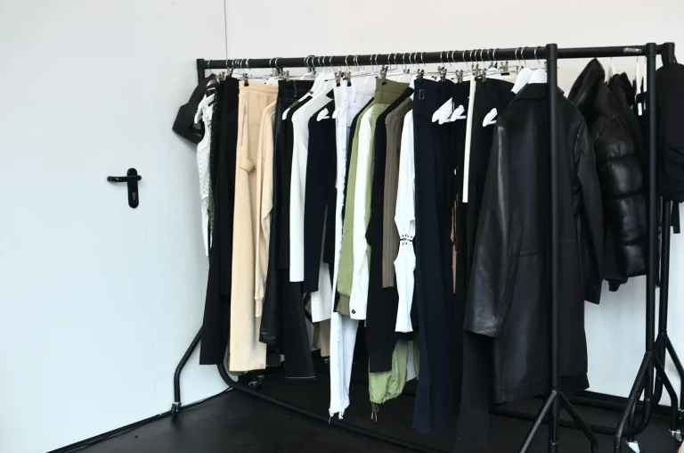 Qu’est-ce qu’une capsule wardrobe et pourquoi l’adopter ?