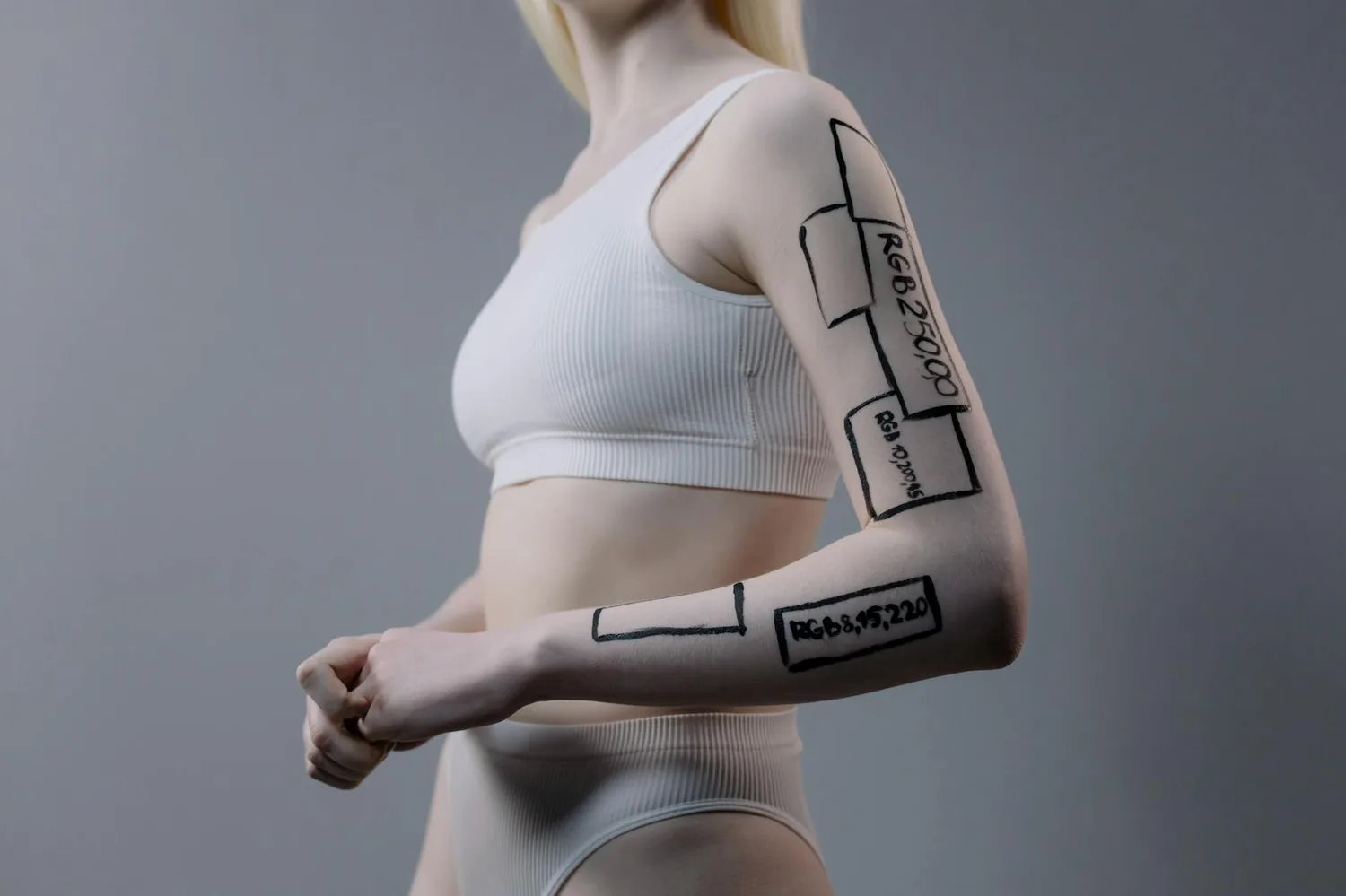 Tatouage bras entier : combien ça coûte vraiment en 2026 ?