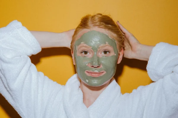 Masque thé vert : 5 recettes maison pour une peau nette et lumineuse