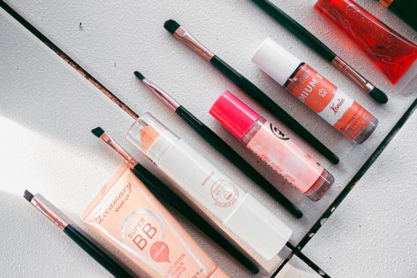 Vente privée maquillage : bons plans, marques et pièges à éviter
