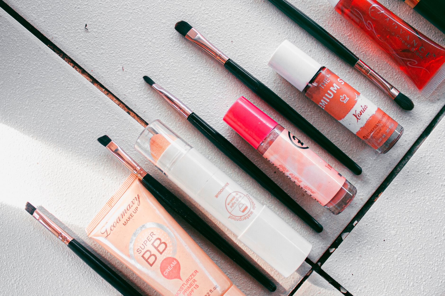 Vente privée maquillage : bons plans, marques et pièges à éviter