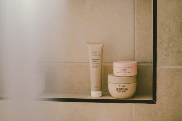Produits pour cheveux bouclés : les indispensables pour définir les boucles sans les alourdir