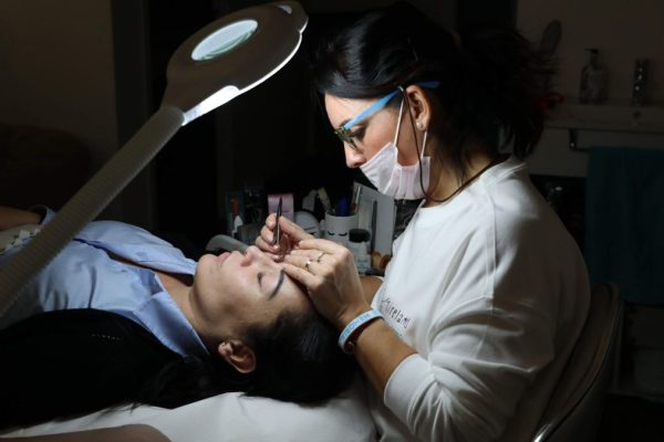Brow lift : résultat, durée, prix indicatifs et précautions avant de se lancer