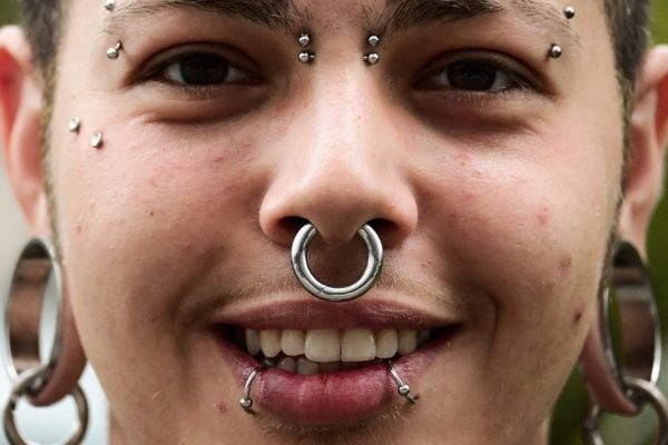Piercing en titane : pourquoi ce matériau est souvent recommandé
