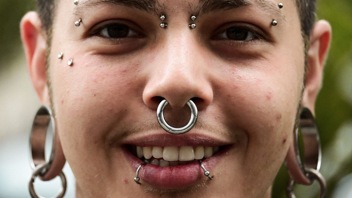 Piercing en titane : pourquoi ce matériau est souvent recommandé