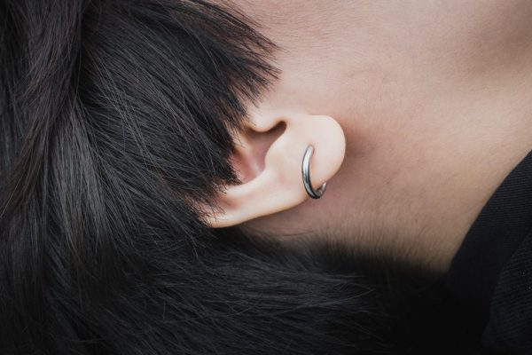 Piercing conch : style, cicatrisation et vrais/faux bienfaits