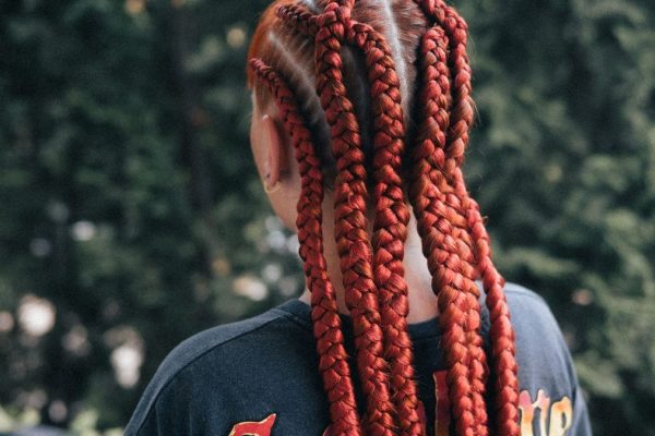 Boho braids : la coiffure protectrice bohème à connaître avant de se lancer