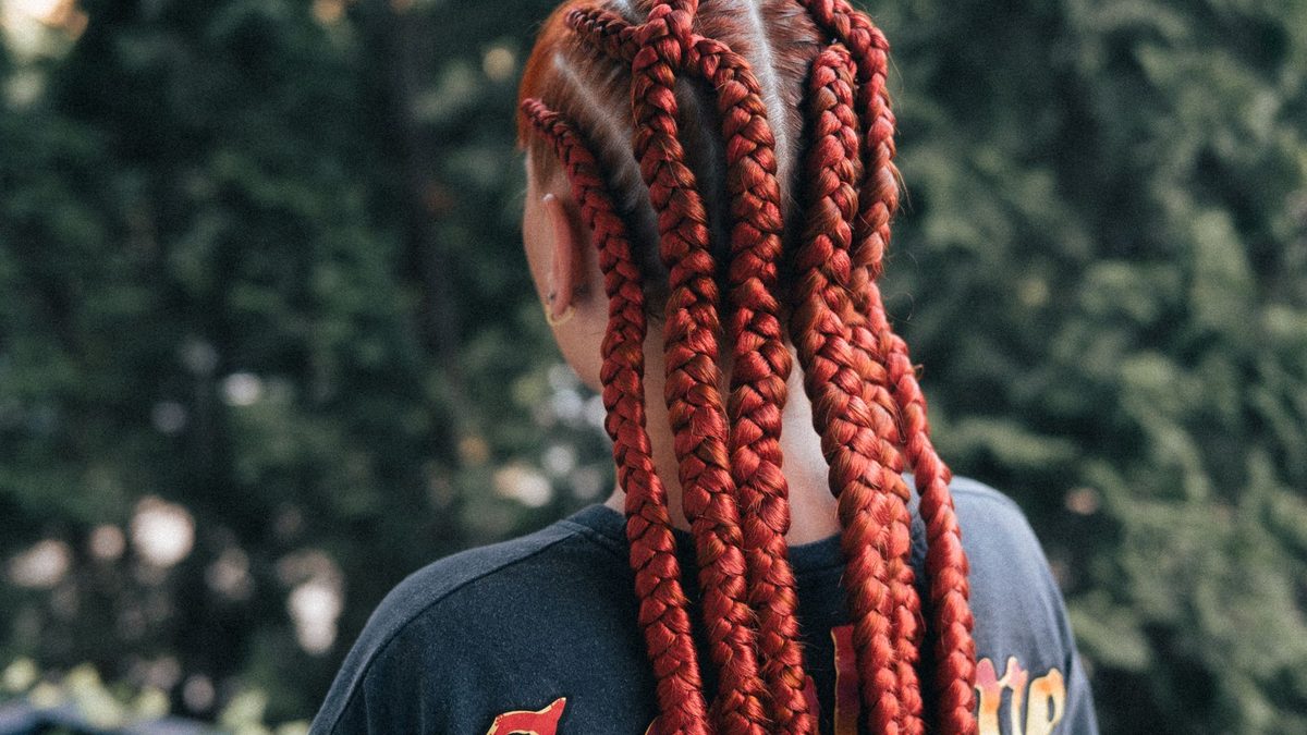 Boho braids : la coiffure protectrice bohème à connaître avant de se lancer