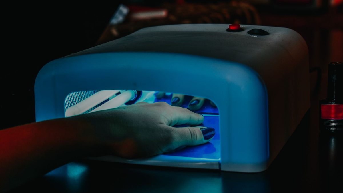 Lampe pour vernis semi-permanent : UV ou LED, que choisir ?