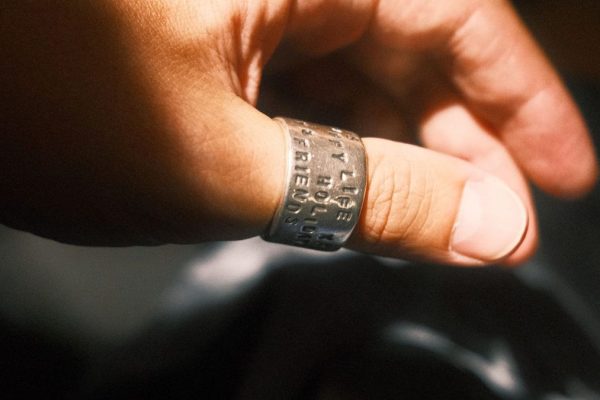 Bague de pouce : signification, style et conseils pour bien la porter