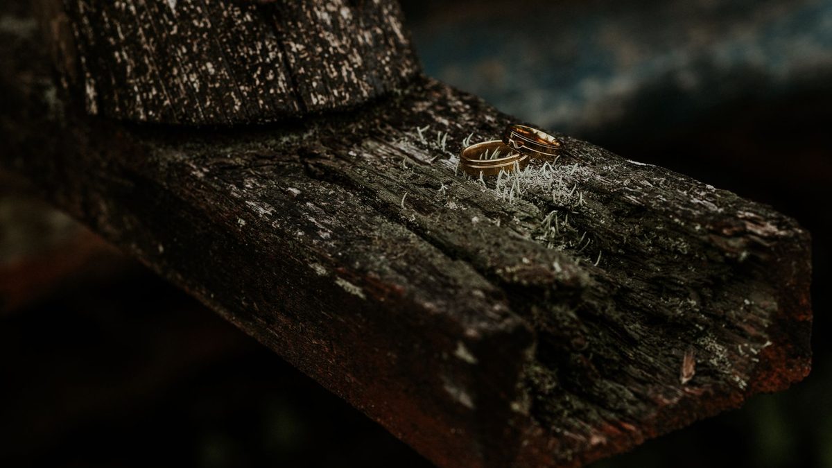 Bague en bois : le bijou naturel qui change des modèles classiques