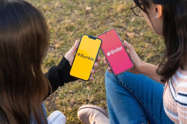 Phrase d’accroche Tinder : exemples naturels pour lancer une conversation sans forcer